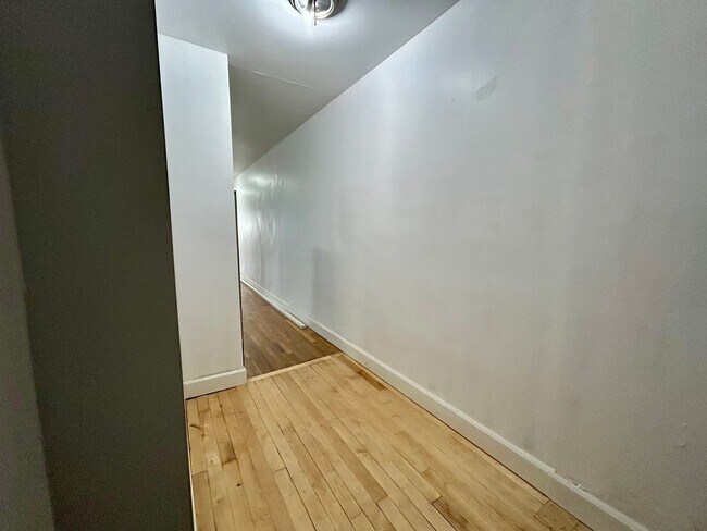 Building Photo - 2823 W Girard Ave