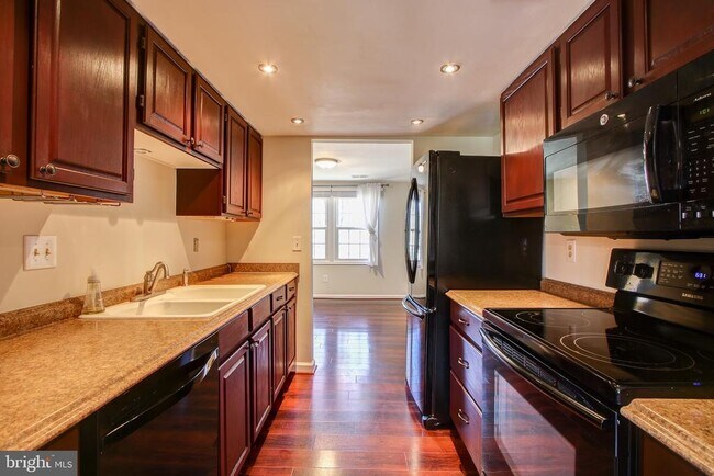 Building Photo - 6324 Lightburn Ct