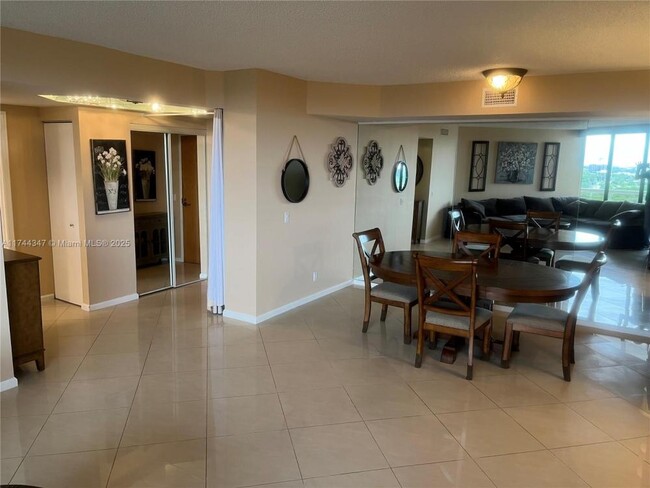 Building Photo - 2 bedroom in Aventura FL 33180