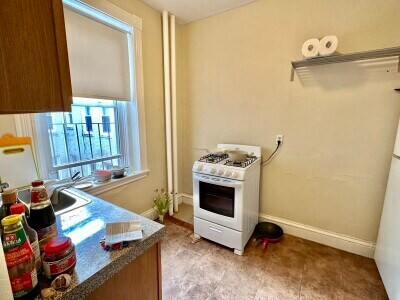 Building Photo - 83 Gordon St