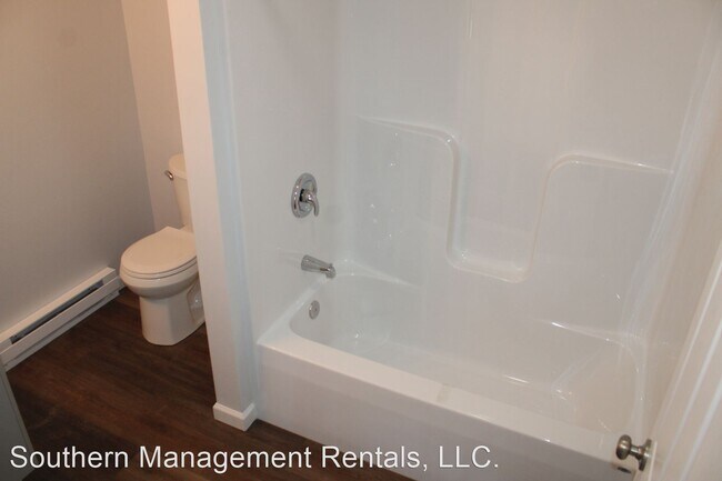Building Photo - 2 br, 1 bath House - 490 A Windsor Rd