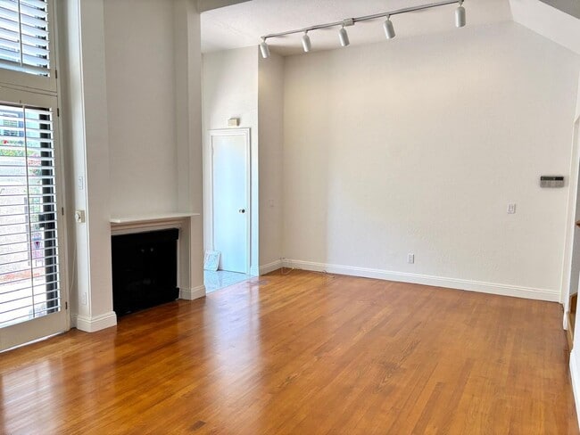 Building Photo - Welcome to this stunning 2 bedroom 2.5 bat...