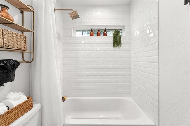 Building Photo - 3005 Kuhlman Ave