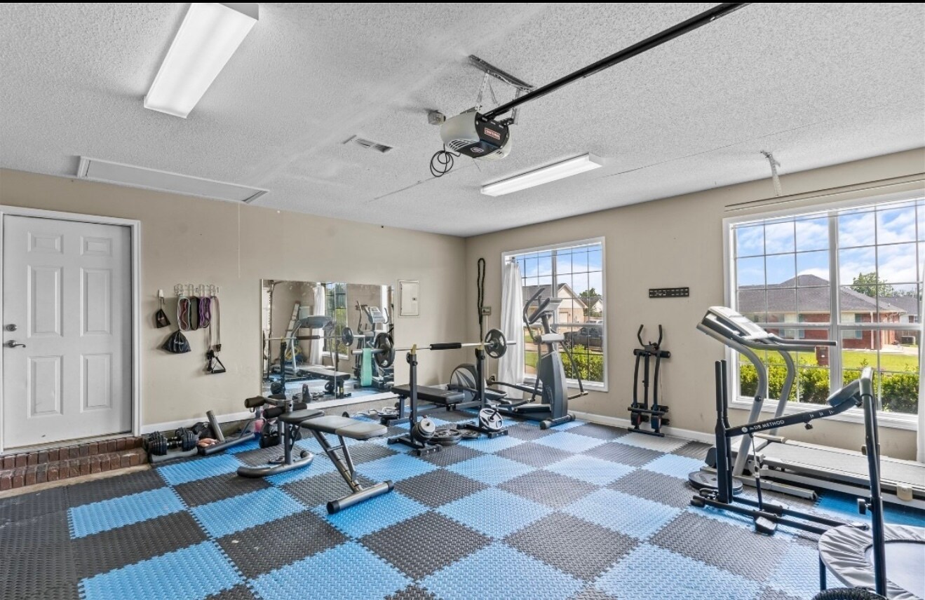 Garage - 108 Fieldstone Dr