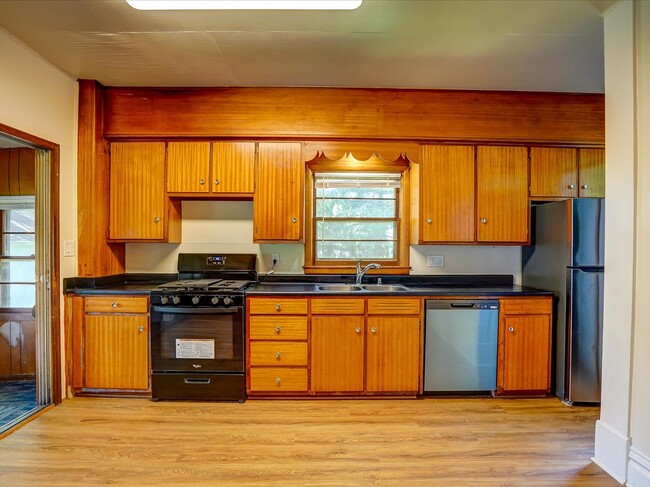 Building Photo - 302 S Shuman St