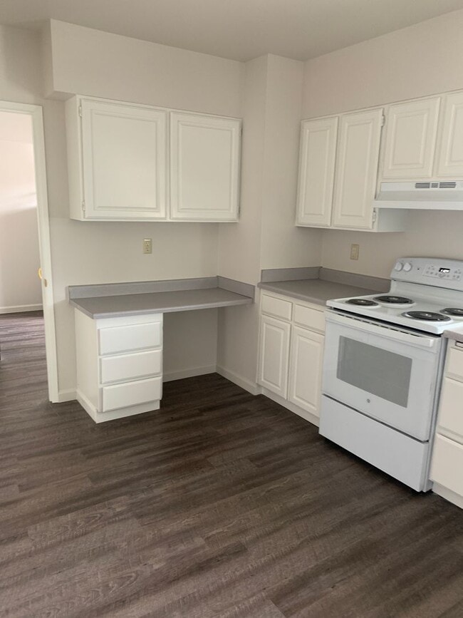 Building Photo - Updated home!