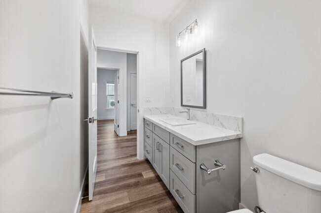 Building Photo - 22 Maiaku St