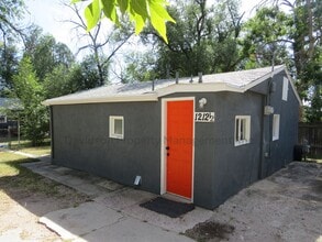 Building Photo - Updated Cottage Centrally Located Near The Olympic Training Center