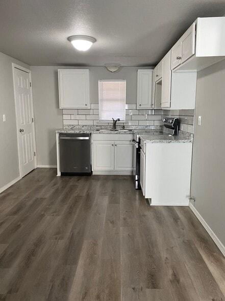 Building Photo - 430 W. 7th St