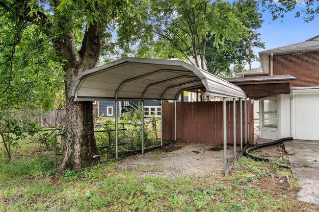 Building Photo - 1036 Seymour Ave