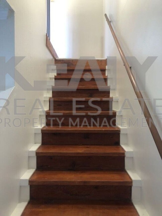 Building Photo - 407 Fox Run Ave