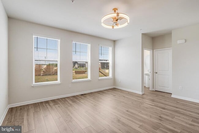 Building Photo - 385 Ensemble Wy