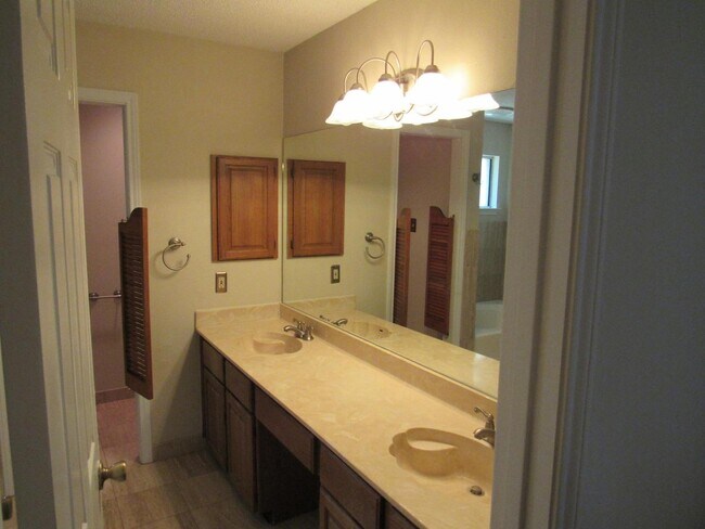 Building Photo - 21130 Malibu Colony
