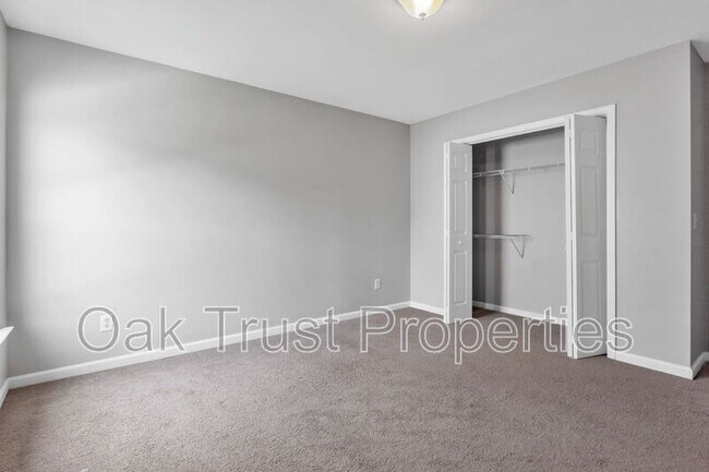 Building Photo - 438 Green Park Ln