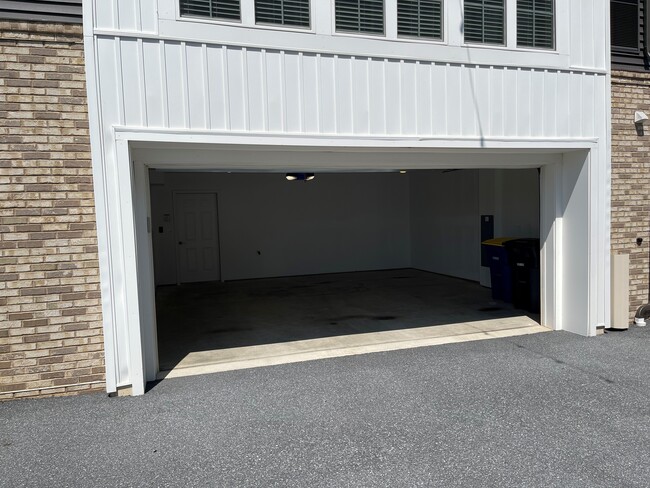 Building Photo - 410 Mayer Pl