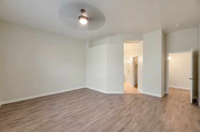 Building Photo - Stunning Renovated 3-Bedroom Home in Phoen...