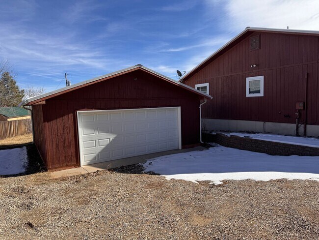 Building Photo - 3 Bedroom, 2 Bathroom Home in Cedar Crest, NM.