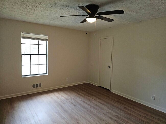 Building Photo - 490 S Jeff Davis Dr