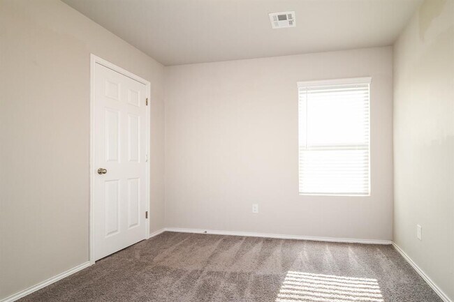 Building Photo - 5304 Mac Rd