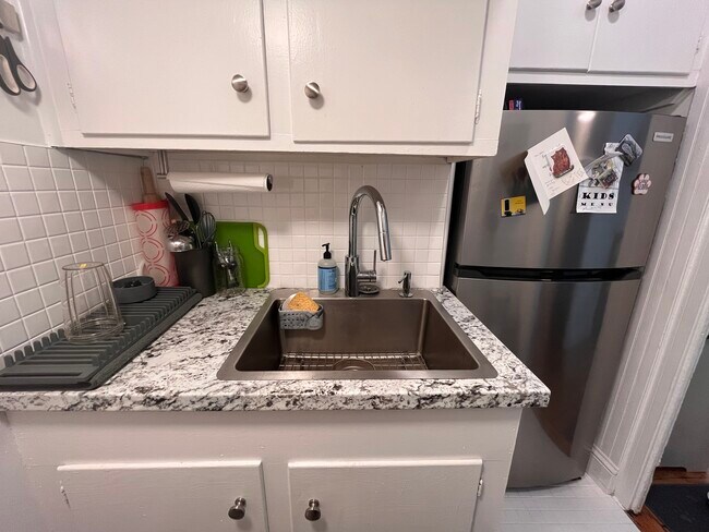 Kitchen sink and stainless steel fridge - 74 John St