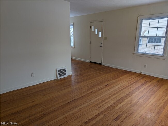 Building Photo - 637 E Wilbeth Rd