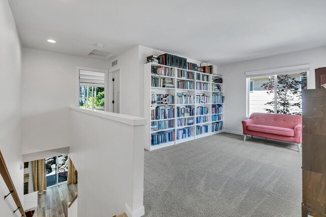 Building Photo - 11218 Borgen Loop NW