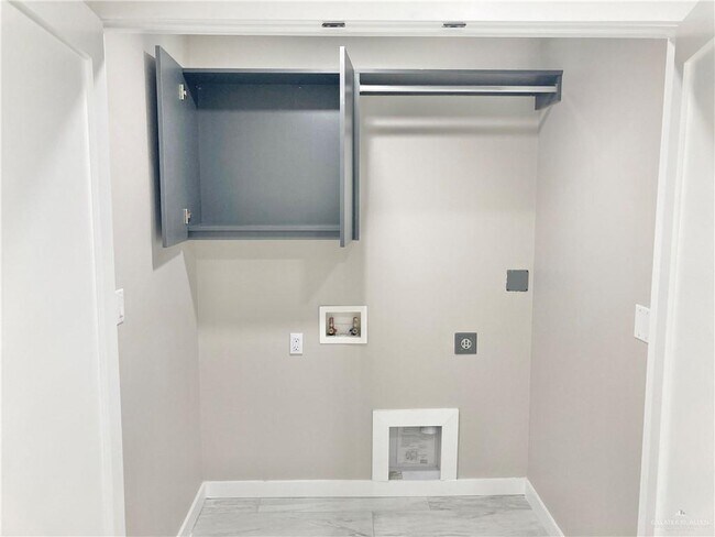 Building Photo - 40 Corales St