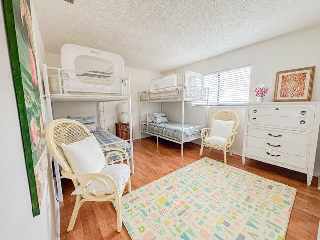 Building Photo - Gorgeous pool and spa home in central Sarasota