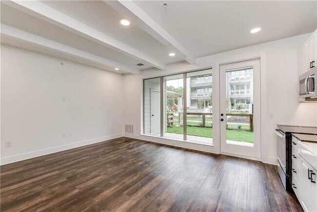 Building Photo - 4704 Sunset Trail