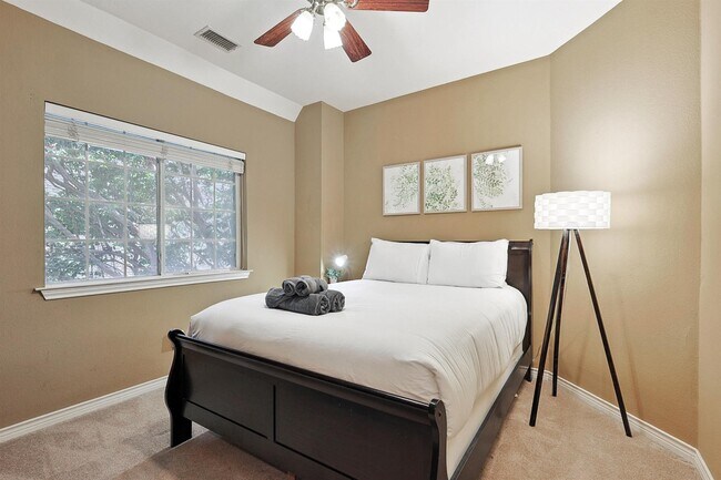 Building Photo - 2532 Hickory Ridge Dr