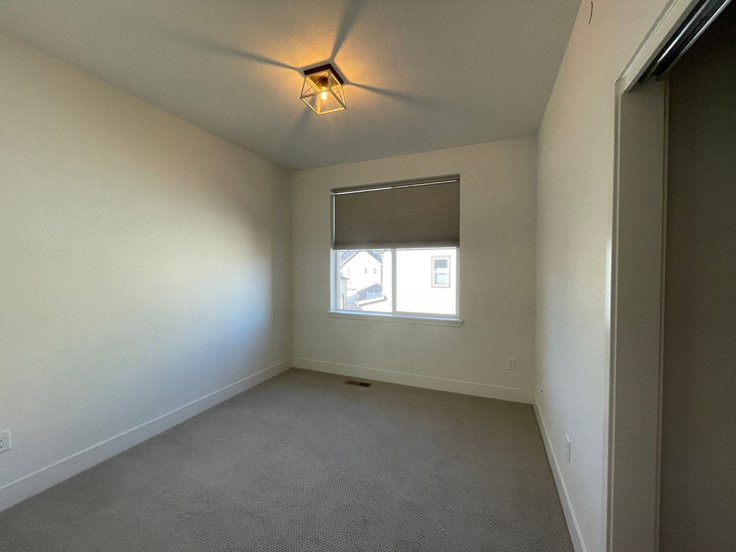 Building Photo - 2234 Central Pk Wy