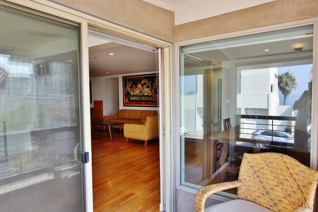Building Photo - 7328 VISTA DEL MAR Ln