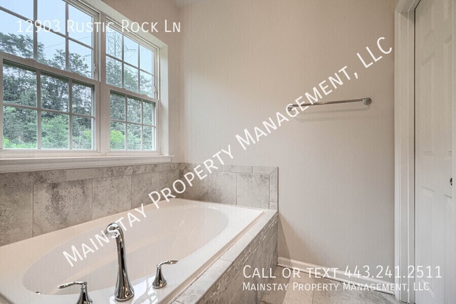 Building Photo - 12903 Rustic Rock Ln