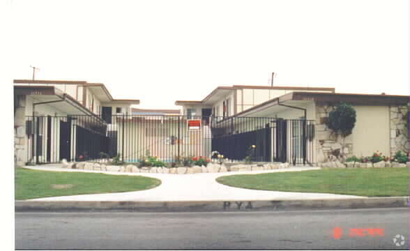 Primary Photo - 11516-11518 Haro Ave