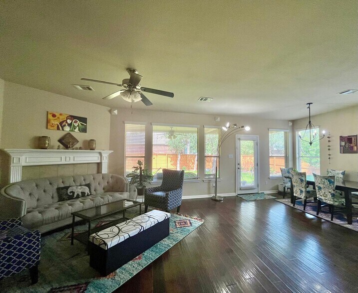 Living room - 2807 Prosperity