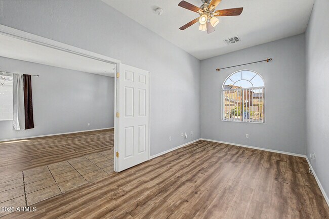 Building Photo - 7233 W Paradise Ln
