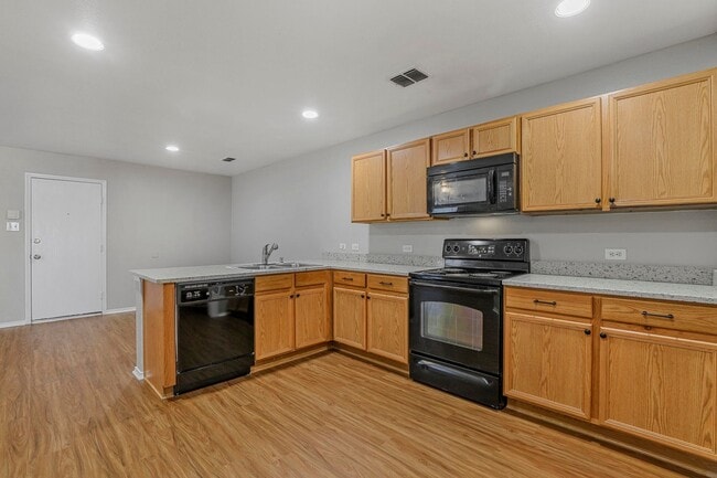 Building Photo - 468 Brookbank Dr