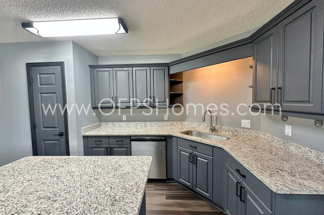 Building Photo - Charming Home on a Cul-de-Sac
