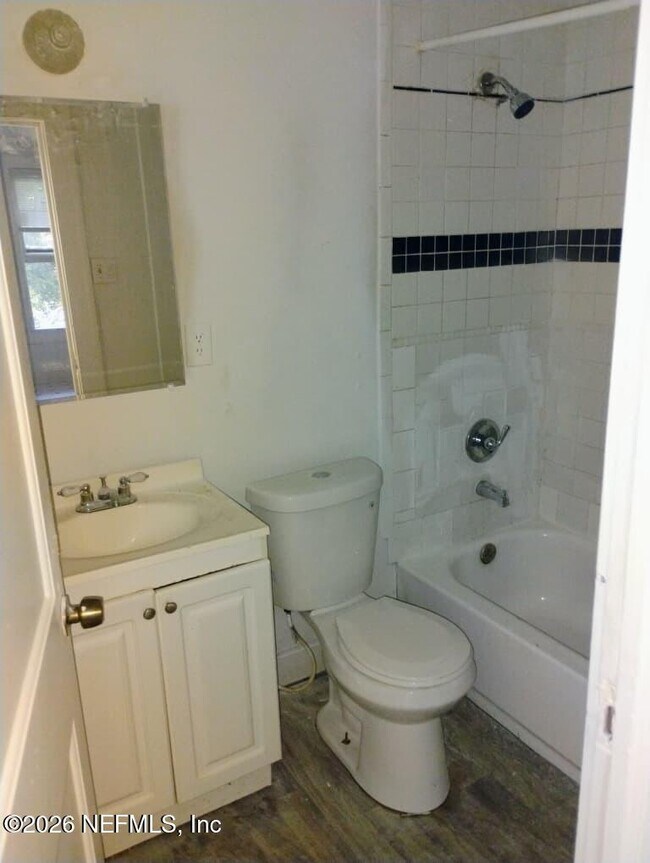 Building Photo - 1104 Tyler St