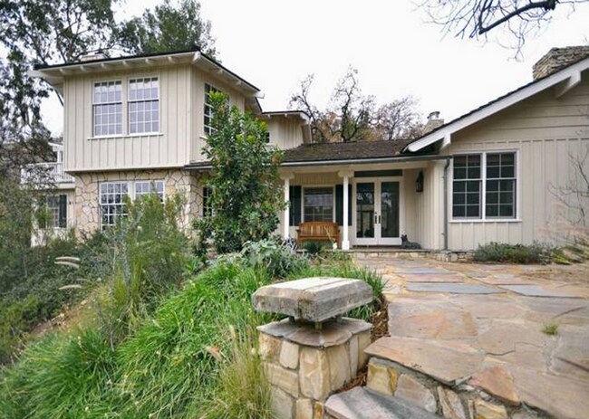 Building Photo - 5 Bed, 4.5 bath estate located in guard gated Hidden Hills Neighborhood