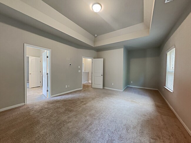Building Photo - Now Leasing! Your New Home Awaits! 4BR Bea...