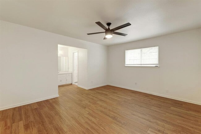 Building Photo - 10207 Rutland Village W