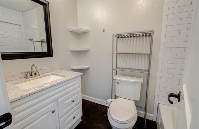 Building Photo - 9426 Charter Ridge Dr
