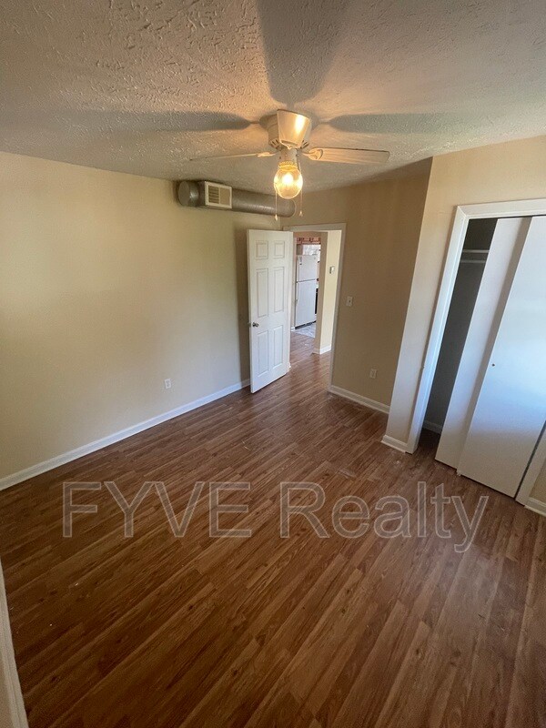 Building Photo - 1518 Chartiers Ave