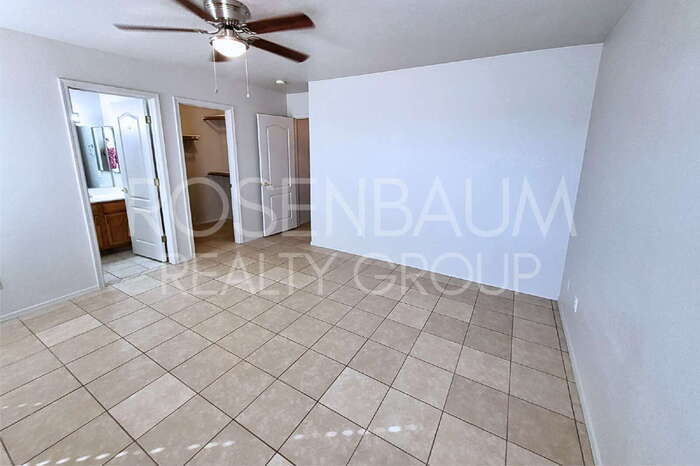 Building Photo - 8585 W Santa Cruz Blvd