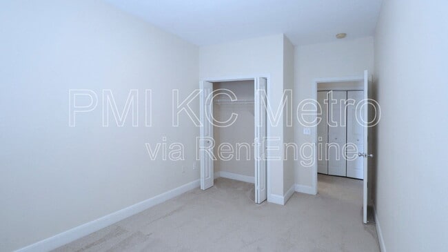 Building Photo - 11624 Tomahawk Creek Pkwy