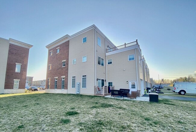 Building Photo - SIENA Place/PACKER PARK CORNER 4 Bedroom/2...