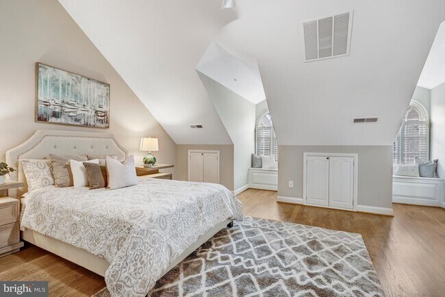 Building Photo - 17 Alexander St