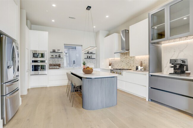 Building Photo - 1116 Peden St