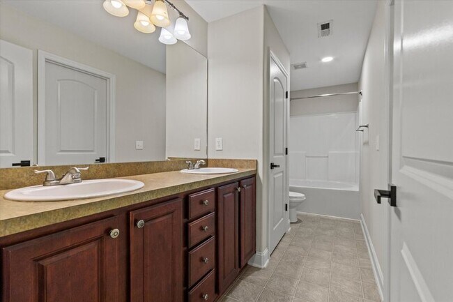 Building Photo - 210 Fields Pond Dr